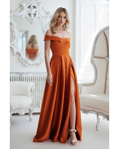 ROCHIE LUNGA DIN TAFTA IN CLOS CU UMERII GOI